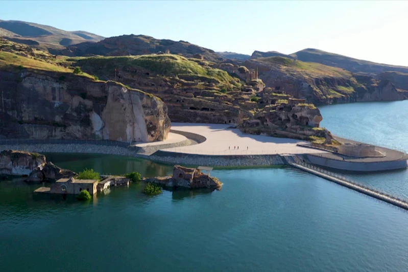 Hasankeyf Kalesi yeni düzenlemelerle ziyaretçilere açıldı