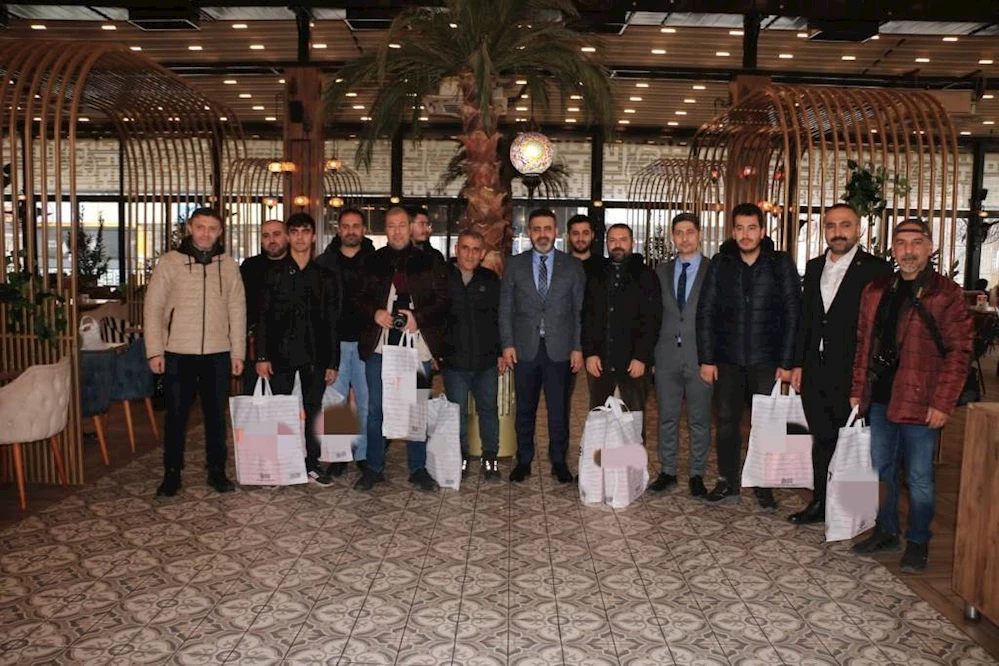 Başkan Çetin, Çalışan Gazetecileri Unutmadı