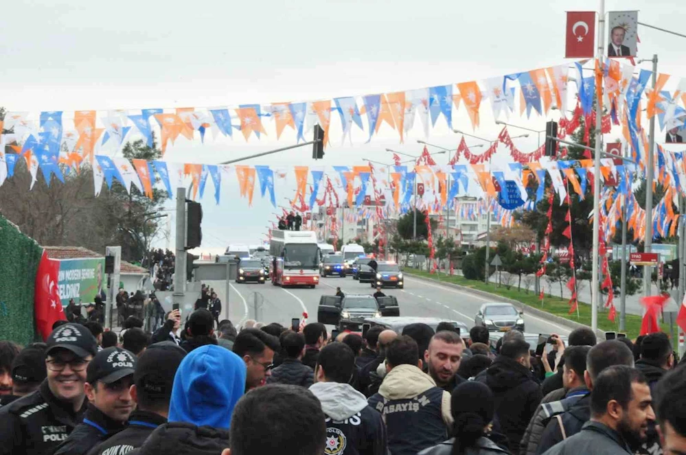 Cumhurbaşkanı Erdoğan Batman’da çocuklara Togg’un oyuncağını dağıttı