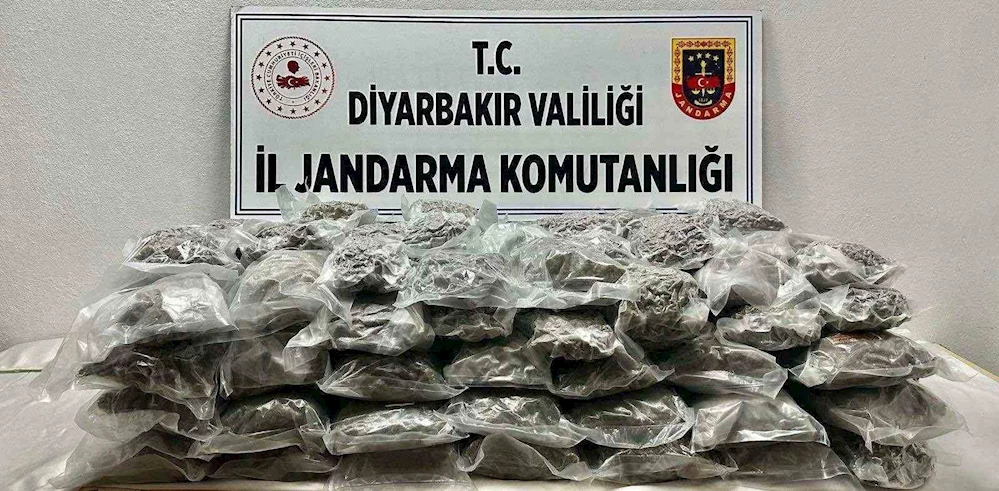 Diyarbakır’da bir araçta 71 kilo kubar esrar ele geçirildi