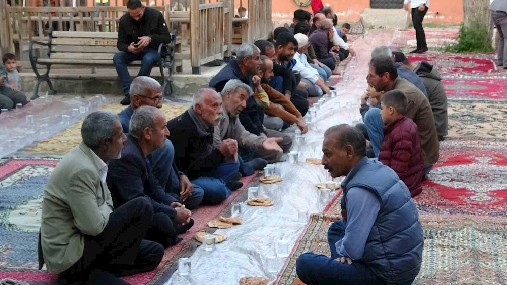 Diyarbakır’da yüzlerce medrese talebesi iftarda buluştu