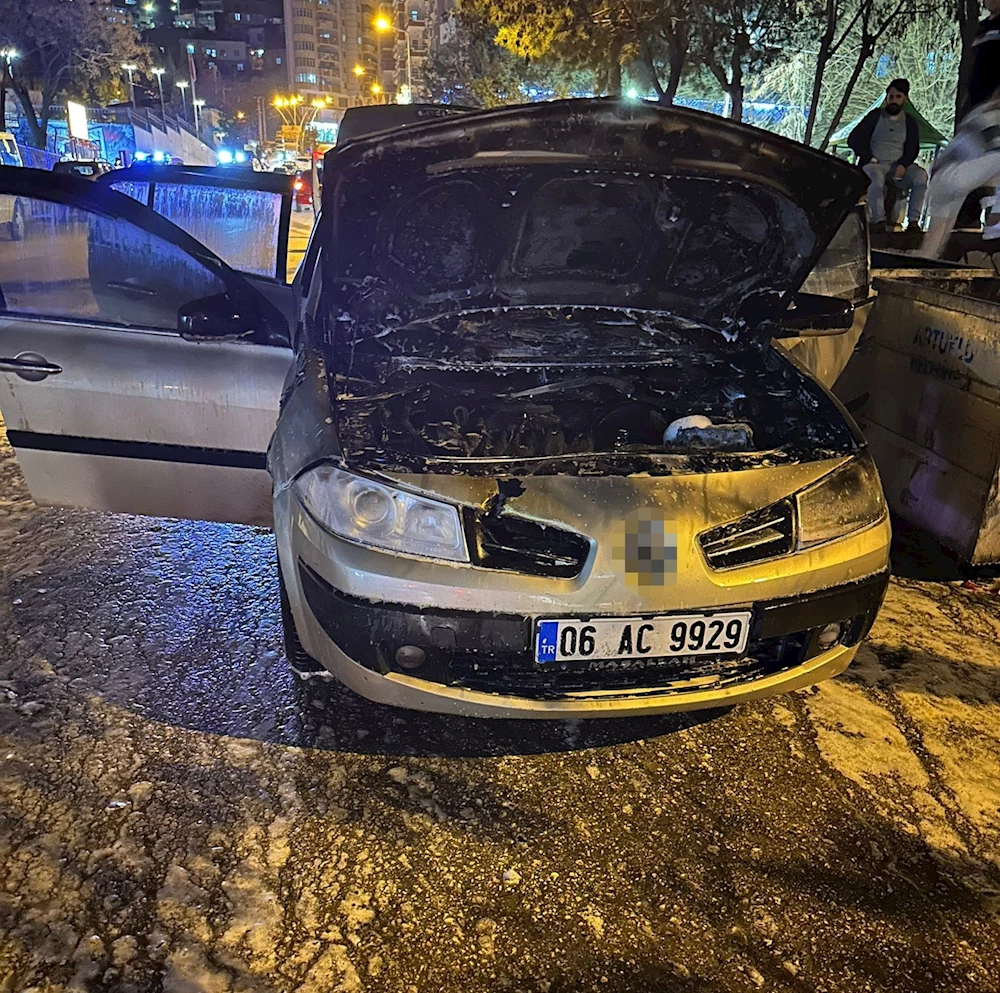 Mardin’de park halindeki otomobil alev aldı