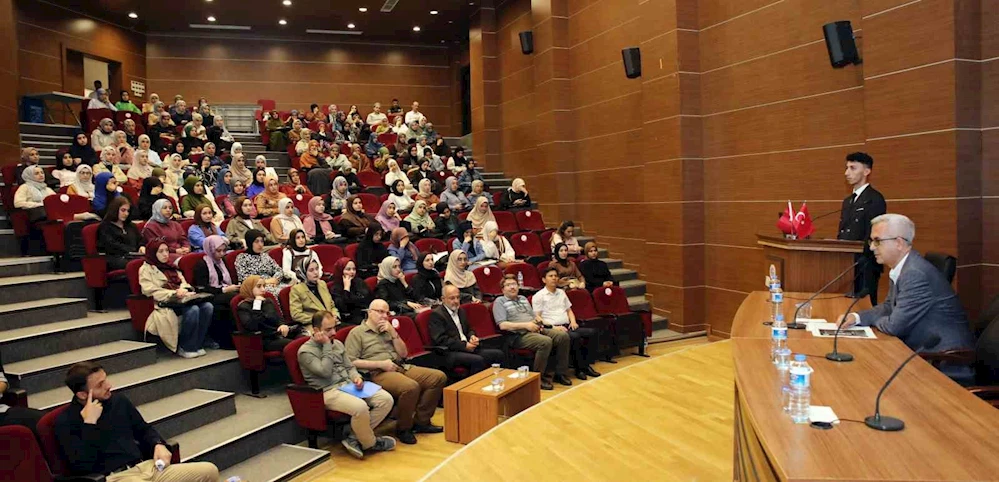 Prof. Dr. Aslan’dan Hz. Peygamber’in örnekliği konferansı