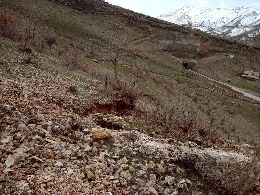 Şırnak-Hakkari yolu çökme nedeniyle trafiğe kapatıldı